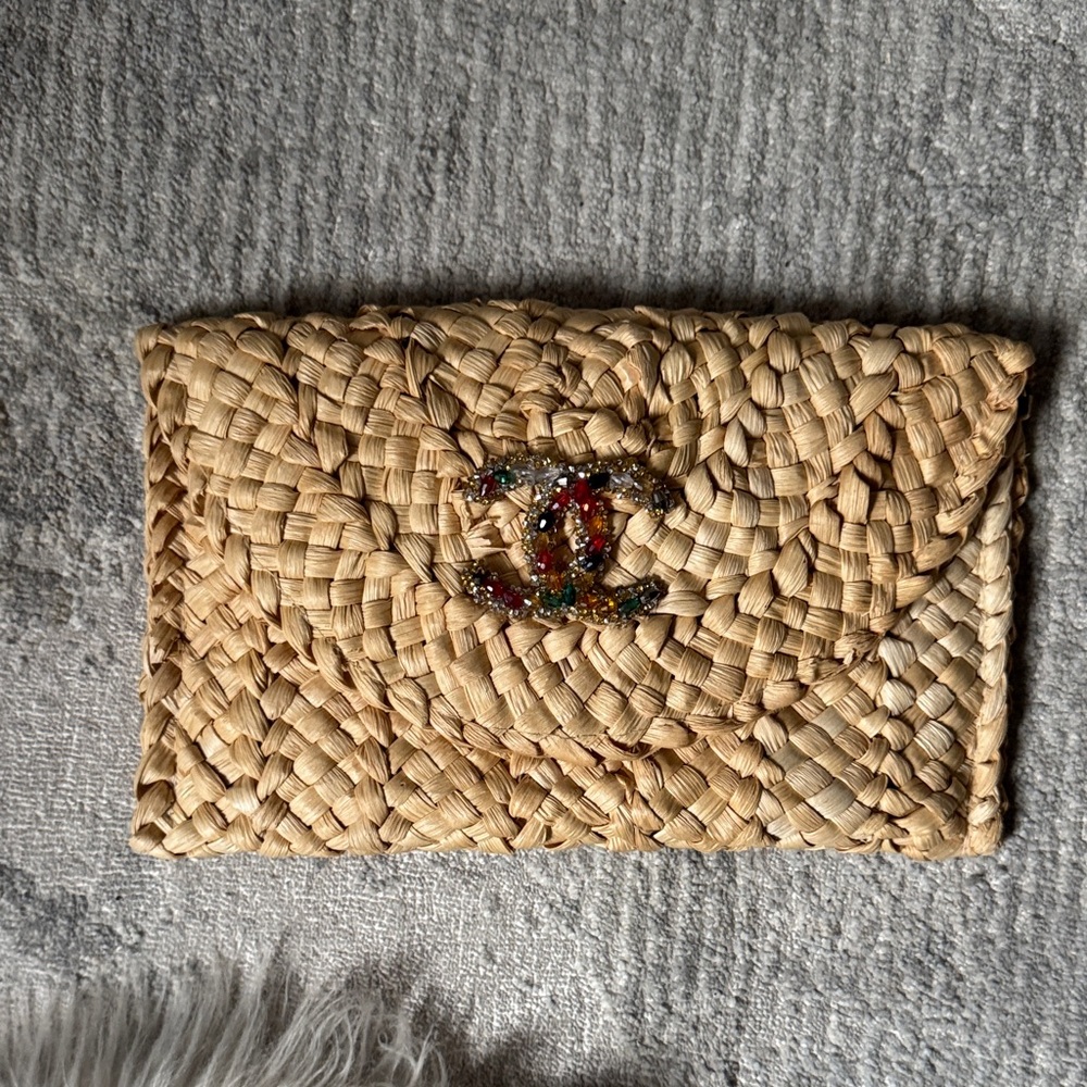 DOUBLE CC WOVEN CLUTCH